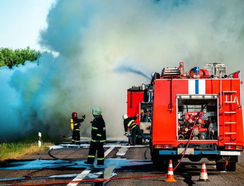 Am Montag brann­te in Riedlin­gen eine Firma — Zwei Menschen wurden leicht verletzt
