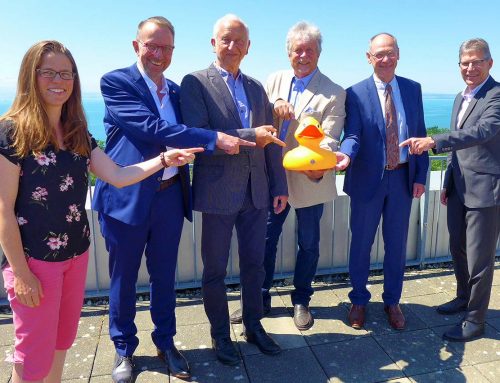 Die gelben Enten schwim­men wieder: 20.000 Euro für den guten Zweck