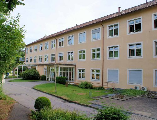 Lenkungs­kreis „Ehema­li­ges Kreis­kran­ken­haus Ochsen­hau­sen“ hofft auf Unterstützung