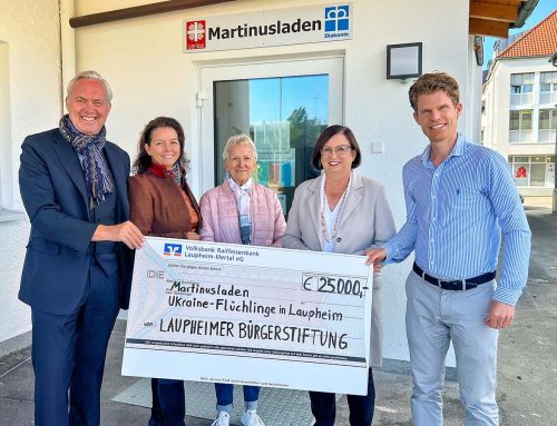 Marti­nus­la­den erhält 25.000 Euro für Ukrai­ne-Flücht­lin­ge in Laupheim