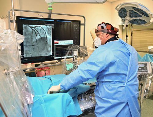 Meilen­stein für die Kardio­lo­gie am EK: Hightech-Herzka­the­ter­an­la­ge reduziert Strahlenlast