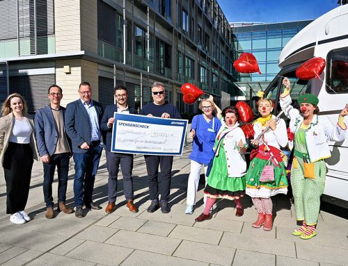 Kinder­kli­nik und Lachmus­kel-Clowns freuen sich über 10.000-Euro-Spende von Hymer