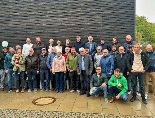 25 neue LOGL-geprüf­te Fachwar­te für Obst- und Garten im Landkreis Ravens­burg erhal­ten ihre Abschlussurkunden