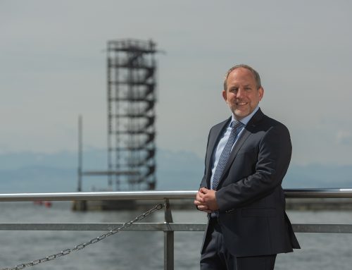 Simon Blümcke gibt Start­schuss für Oberbür­ger­meis­ter-Wahlkampf in Friedrichshafen
